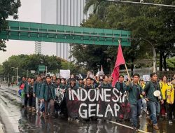 Ratusan Mahasiswa Menggelar Aksi Demonstrasi Bertemakan Indonesia Gelap Di Jakarta.