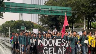 Ratusan Mahasiswa Menggelar Aksi Demonstrasi Bertemakan Indonesia Gelap Di Jakarta.