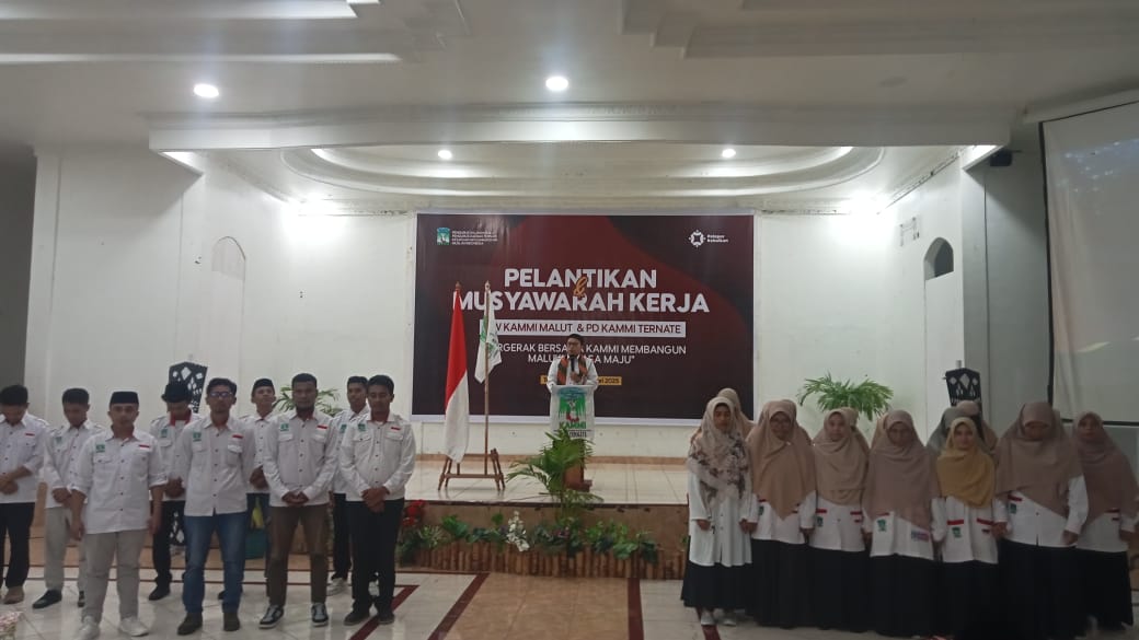 Foto paska pelantikan foto bersama para pengurus yang baru di lantik 