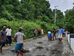Masyarakat Tongali dan Lapara Patungan Dana untuk Perbaiki Jalan Poros Siompu