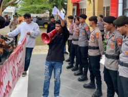 Solidaritas Aksi Mahasiswa untuk Rakyat Indonesia (Samurai) Distrik Unipas Morotai Gelar Aksi Demonstrasi di Kantor DPRD