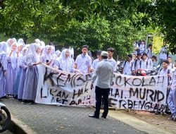 Aksi Siswa SMA Negeri 3 Ternate Tuntut Kejelasan PDSS yang Tak Kunjung Rampung