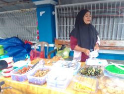 Dibalik Manisnya Takjil, Ada Keringat Ibu Hamida