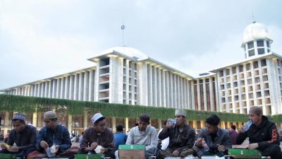 Masjid Istiqlal Bagikan Ribuan Paket Takjil Gratis dan Komitmen Gelar Buka Puasa Bersama Sepanjang Bulan Ramadhan