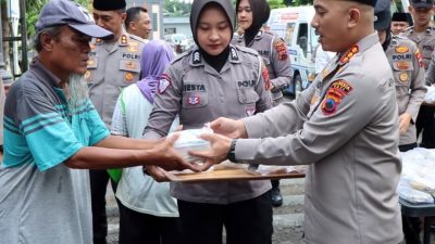 Polresta Pati Bagikan Ribuan Takjil Gratis, Pererat Hubungan dengan Masyarakat