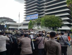 Empat Demonstran Tolak Revisi UU TNI Ditangkap di Semarang, Polisi Sebut Serang Petugas