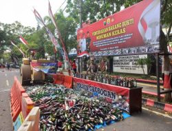 Polres Grobogan Musnahkan 3.715 Botol Miras Hasil Sitaan Selama Ramadan