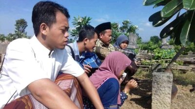 Tradisi Ziarah Kubur Paska Shalat Idul Fitri di Pati, Antara Makna dan Kebersamaan