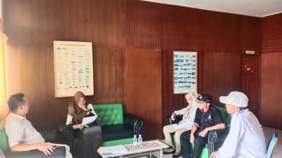 Protes Nelayan di Pelabuhan Dufa-Dufa