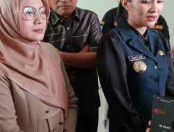 Gubernur Maluku Utara Jenguk Abdul Gani Kasuba: Kondisi Membaik, Masyarakat Diajak Berdoa
