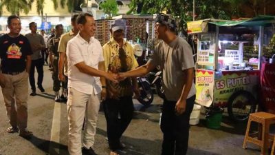 Bupati Kudus Intakoris Sapa Warga dan Siswa di Alun-Alun Simpang Tujuh Saat Libur Lebaran