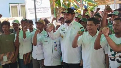 Bupati Halsel Serahkan Bantuan Mesin dan Cold Box ke Nelayan, Dorong Program Agromaritim