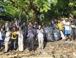 Aksi Bersih Pantai & Tanam Mangrove Warnai Hardiknas di Morotai