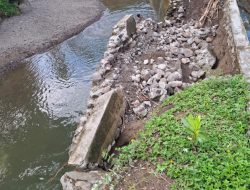 Talud Sungai di Desa Lola Roboh Diterjang Banjir Karena Hujan Deras, Warga Desak Pemerintah Bertindak Cepat
