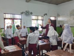 Mahasiswa Tadris Matematika KKN-MB 109 Desa Jepang Mejobo Semangat Belajar di MI NU Matholi’ul Falah