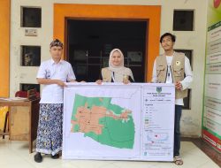 Mahasiswa Tadris IPS KKN-MB 109 Desa Jepang Serahkan Peta Administrasi, Dorong Tata Kelola Desa Lebih Baik