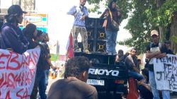 11 Warga Adat Dikriminalisasi, Massa Aksi Geruduk Polda Maluku Utara Tuntut Keadilan