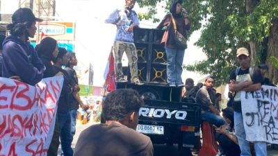 11 Warga Adat Dikriminalisasi, Massa Aksi Geruduk Polda Maluku Utara Tuntut Keadilan