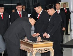 Lantik Pejabat Struktural, Wamen Ossy Ajak Jajaran Mengabdi kepada Negara dengan Penuh Dedikasi