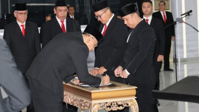 Lantik Pejabat Struktural, Wamen Ossy Ajak Jajaran Mengabdi kepada Negara dengan Penuh Dedikasi