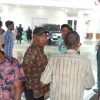Rela Basah Kuyup Demi Bupati, Warga Kawalo-Woyo Pulang Kecewa