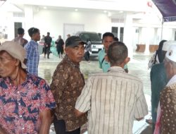 Rela Basah Kuyup Demi Bupati, Warga Kawalo-Woyo Pulang Kecewa