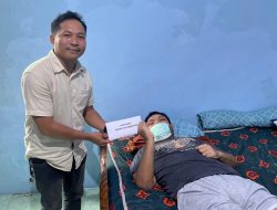 Air Mata Haru Yusmin Saat Terima Santunan dari Haji Robert  Lewat NHM Peduli