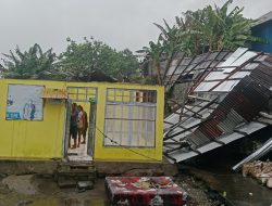 Atap Rumah Lansia di Pulau Hiri Ambruk Dihantam Angin Kencang