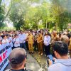 Puluhan Massa APDESI dan BPD Geruduk Kantor Bupati Halbar, Tuntut Penolakan PMK 81/2025 dan Pembayaran Siltap
