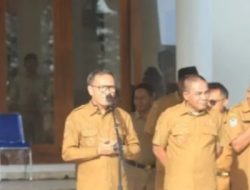 Pimpin Apel Perdana 2026, Disiplin Diperketat, Bupati Ikram Minta OPD Awasi ASN dan Verifikasi PKG