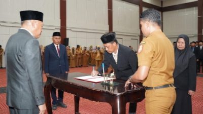 Wagub Maluku Utara Lantik 54 Pejabat Eselon III dan IV, Tekankan Jabatan sebagai Amanah