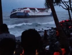 KM Intim Teratai Karam di Perairan Pulau Makian, Tim SAR Lakukan Evakuasi