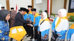 Berangkat ke Tanah Suci 1447 H/2026 M, Bupati Ubaid Yakub Lepas 9 CJH Halmahera Timur