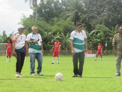 Kick-Off Simbolis Sarbin Sehe dan Makmur Gamgulu Resmikan Kompetisi Sepak Bola Porprov V Malut