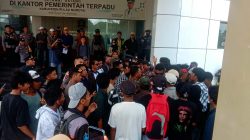 Aksi Mahasiswa-Nelayan Ricuh di Kantor Bupati Morotai, Wakil Bupati Akhirnya Turun Berdialog