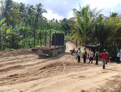 Truk Operasional PT Kirana Cakrawala Disorot, Dishub Haltim, Jalan Kabupaten di Maba Tengah Rusak Parah