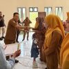 99 Warga Maba Tengah Terima Insentif, Sekda Haltim Tegaskan Perkuat Kesehatan Ibu dan Anak