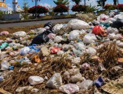 Menjelang HUT ke-81 RI, Sampah Menumpuk di Pusat Kota Daruba