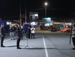 Polres Halsel Gelar Taptu HUT RI ke-81, Kapolres Pimpin Pawai Obor Keliling Labuha