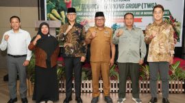 Foto Bersama Pertemuan Technical Working Group (TWG) 2 Program CDC-SUI di Halmahera Room Bela Hotel Ternate. Senin, (21/09/26). Dok. Humas ADPIM