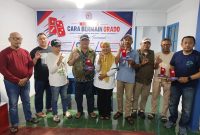 Penyerahan penghargaan dan bonus uang Sekertaris ORADO Kota Ternate kepada pemenang atlet (04/09/26). Dok. Istimewah