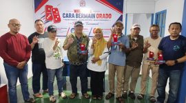 Penyerahan penghargaan dan bonus uang Sekertaris ORADO Kota Ternate kepada pemenang atlet (04/09/26). Dok. Istimewah