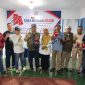 Penyerahan penghargaan dan bonus uang Sekertaris ORADO Kota Ternate kepada pemenang atlet (04/09/26). Dok. Istimewah
