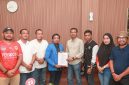 Pengurus KNPI Malut Serahkan SK Kepengurusan KNPI Haltim (06/09/26). Dok. Istimewa. 