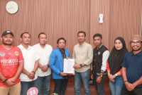 Pengurus KNPI Malut Serahkan SK Kepengurusan KNPI Haltim (06/09/26). Dok. Istimewa. 