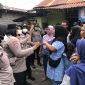 Ibu Nafsia selaku ahli waris tanah dan salah satu warga saat berkoordinasi terkait bukti dan hak kepemilikan tanah kepada pihak kepolisia. (12/09/26). Dok. Agis