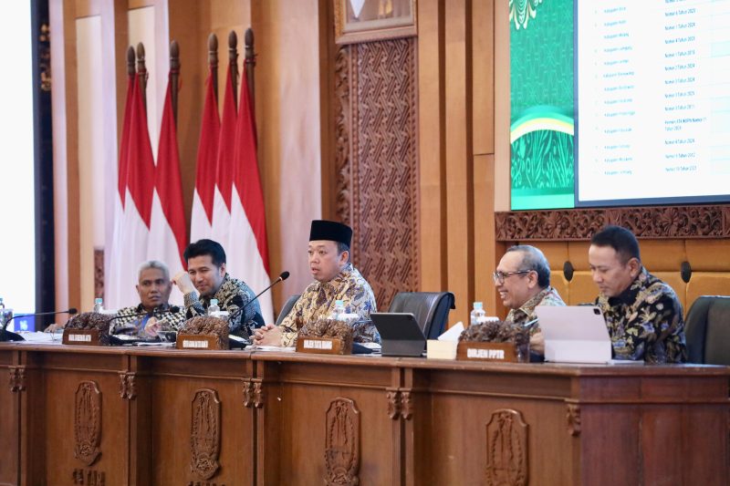 Menteri Nusron saat Rapat Koordinasi Transformasi Layanan di Kantor Sekretariat Daerah Provinsi Jawa Timur, Surabaya, (11/09/2026). Dok. MW/FA