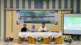 Kegiatan Dibuka Oleh Sekda Haltim Ricky, Terkait Mendorong Penyempurnaan atau Reviu Dokumen RP3KP Yang Disampaikan Kepala Dinas Perkim Haltim Muliastuti, dalam FGD bersama Akademisi Universitas Hasanuddin. (16/09/26). Dok. M. Dzarik. 
