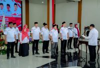 Ketua PMI Kabupaten Halmahera Timur, Ricky Chairul Richfat, Bersama Jajaran Pengurus Untuk Mengambil Sumpah Janji di Aula Lantai I Kantor Bupati Halmahera Timur Disaksikan Bupti, Ubaid, Jajaran PMI Provinsi Maluku Utara, pimpinan OPD, dinas teknis, serta anggota DPRD Haltim dari Komisi II dan III. Kamis (17/9/2026). Dok. M. Dzarik