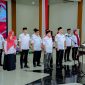 Ketua PMI Kabupaten Halmahera Timur, Ricky Chairul Richfat, Bersama Jajaran Pengurus Untuk Mengambil Sumpah Janji di Aula Lantai I Kantor Bupati Halmahera Timur Disaksikan Bupti, Ubaid, Jajaran PMI Provinsi Maluku Utara, pimpinan OPD, dinas teknis, serta anggota DPRD Haltim dari Komisi II dan III. Kamis (17/9/2026). Dok. M. Dzarik